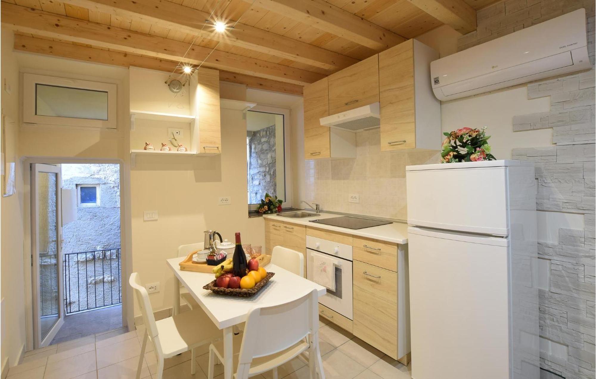 Stunning Apartment In Monte Isola With Kitchen ภายนอก รูปภาพ